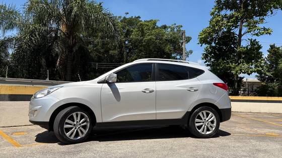 HYUNDAI IX35 2.0 MPFI GLS 4X2 16V GASOLINA 4P AUTOMÁTICO HYUNDAI IX35 2.0 MPFI GLS 4X2 16V GASOLINA 4P AUTOMÁTICO
